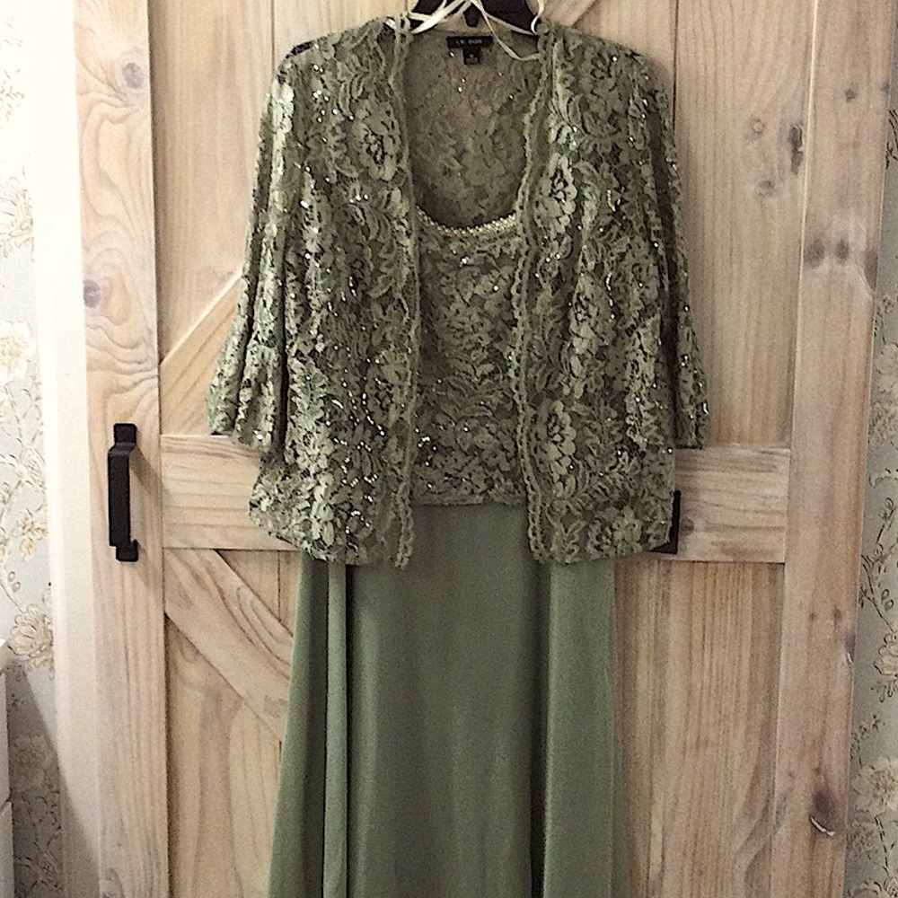 Le Bos formal dress.New with tags size 12